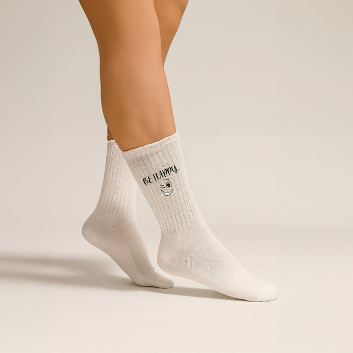 Socken „Be Happy“ – Positive Vibes Socken | Lustige Motivsocken mit Spruch | Geschenkidee für gute Laune