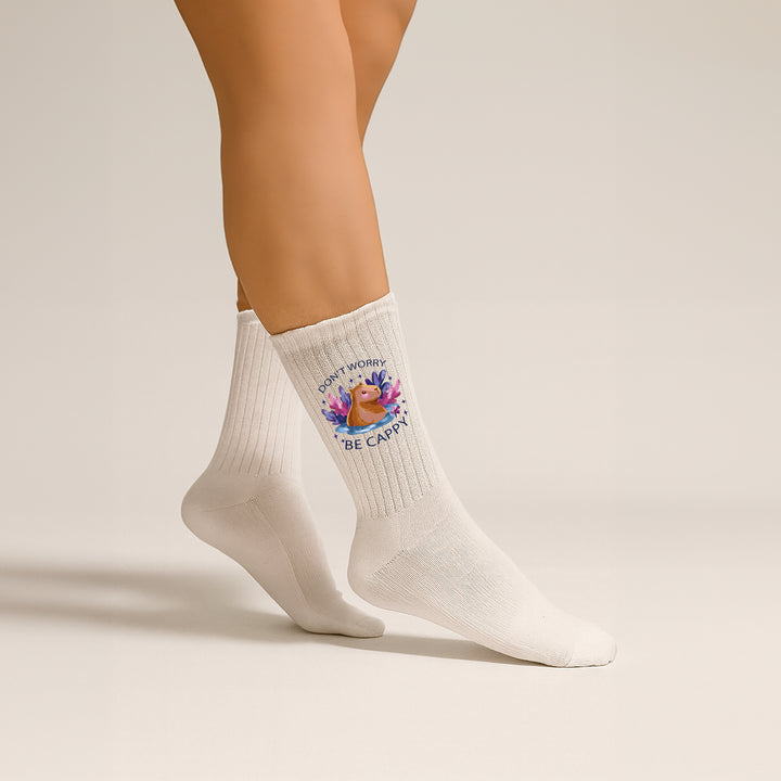 Socken „Don’t worry, be cappy“ – Lustige Capybara-Socken | Funny Animal Socks | Gute-Laune-Motiv aus Bio-Baumwolle