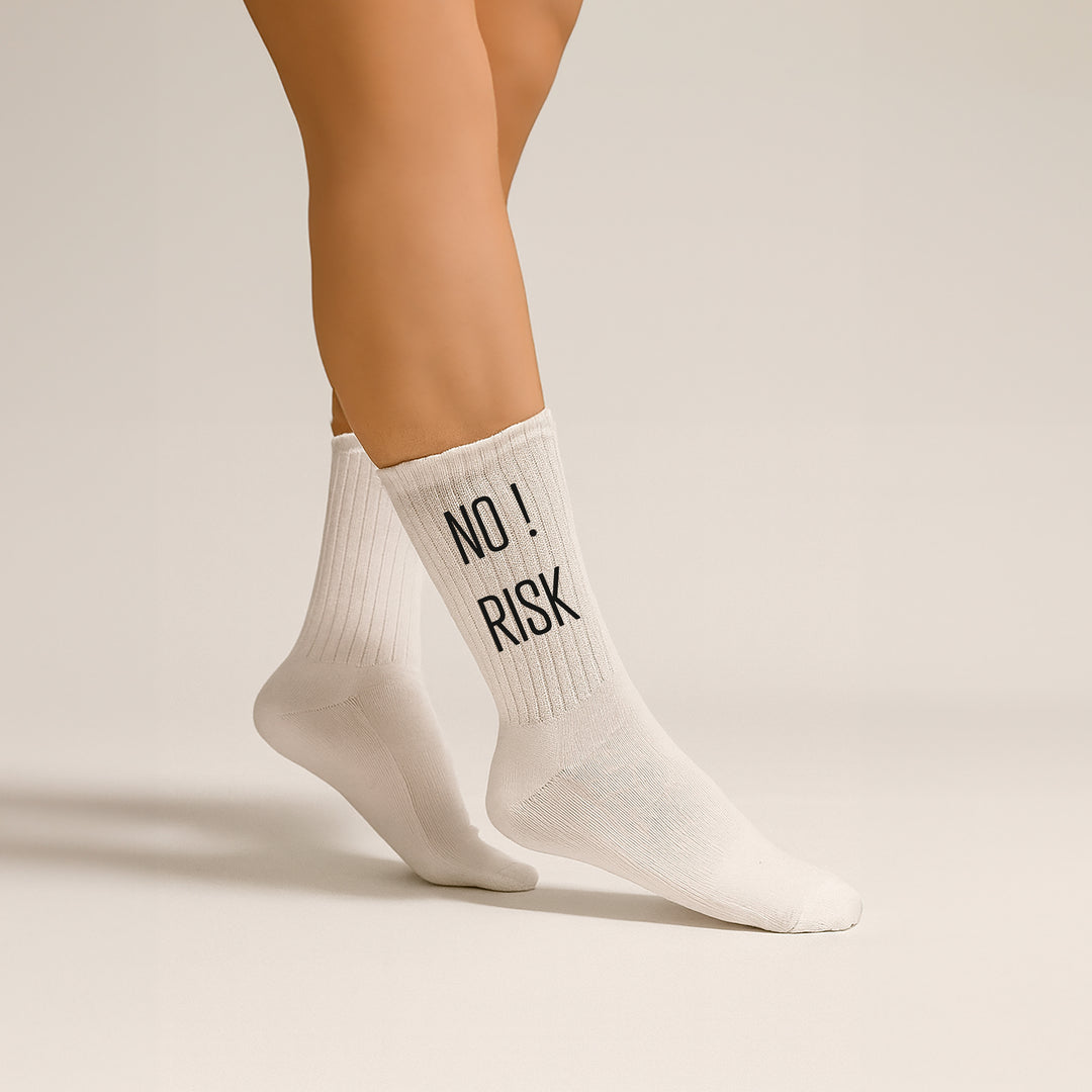 Socken „No Risk! No Story!“ – Motivationssocken | Statement Fun Socks aus Bio-Baumwolle | Geschenkidee mit Power | Made in Europe