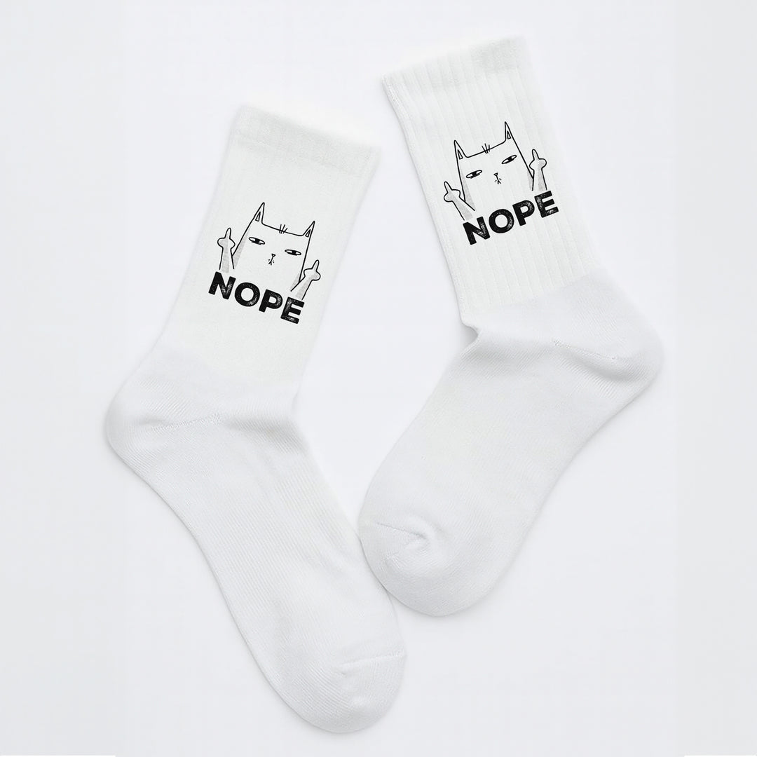Socken „Nope“ – Lustige Spruchsocken | Freche Statement Socks aus Bio-Baumwolle | Geschenkidee mit Humor | Made in Europe