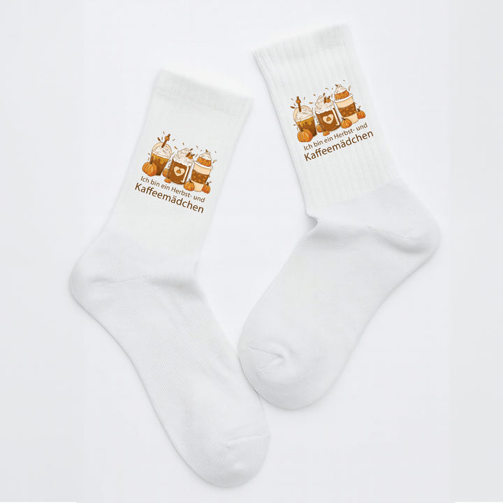 Socken „Ich bin ein Herbst- und Kaffee-Mädchen“ – Kuschelige Herbstsocken | Coffee Lover Socks | Cozy Gift aus Bio-Baumwolle