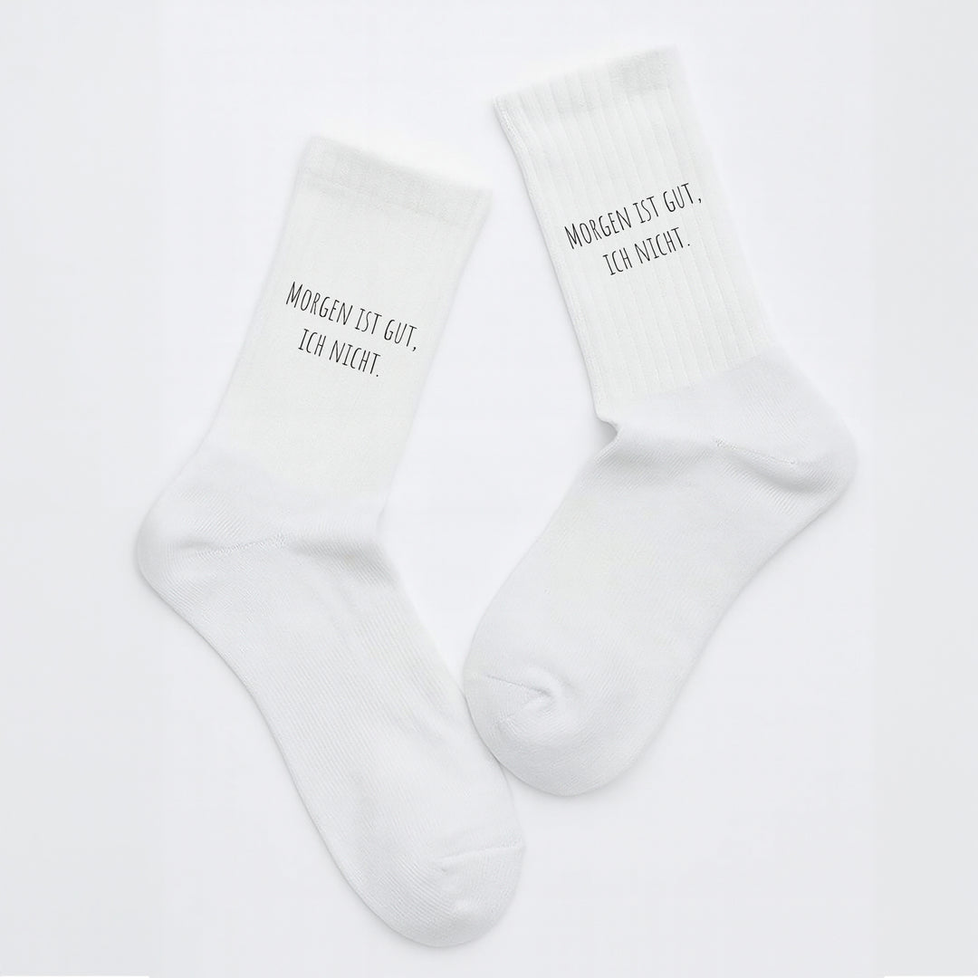 Socken „Morgen ist gut, ich nicht“ – Lustige Spruchsocken | Geschenk für Morgenmuffel | Fun & Lazy Socks aus Bio-Baumwolle