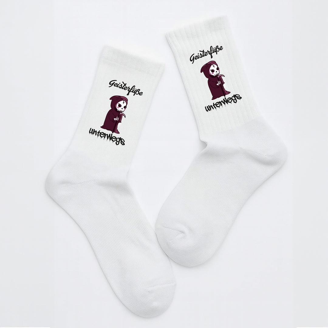 Socken „Geister-Füße unterwegs“ – Lustige Halloween-Socken | Spooky Fun Socks aus Bio-Baumwolle | Limited Halloween Edition