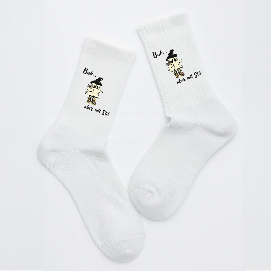 Socken „Buh… aber mit Stil“ – Lustige Halloween-Socken mit Geist-Motiv | Stilvoll gruseln | Limited Halloween Edition