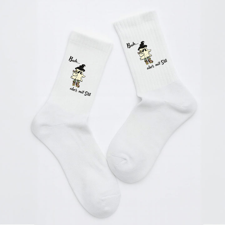 Socken „Buh… aber mit Stil“ – Lustige Halloween-Socken mit Geist-Motiv | Stilvoll gruseln | Limited Halloween Edition