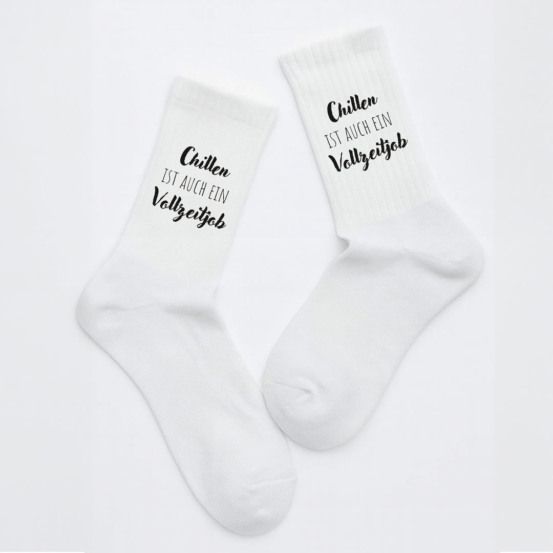 Socken „Chillen ist auch ein Vollzeitjob“ – Lustige Spruchsocken | Geschenk für Faule & Entspannte | Fun Socken Made in Europe