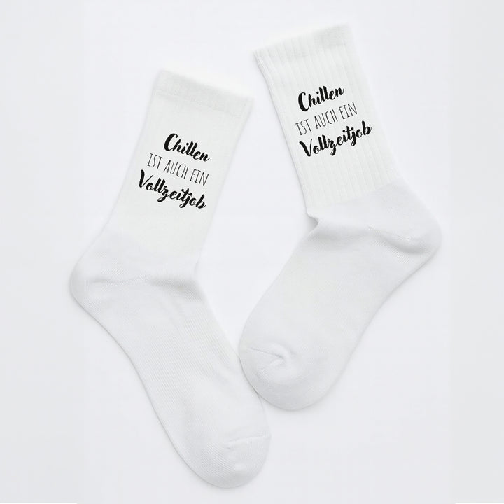 Socken „Chillen ist auch ein Vollzeitjob“ – Lustige Spruchsocken | Geschenk für Faule & Entspannte | Fun Socken Made in Europe