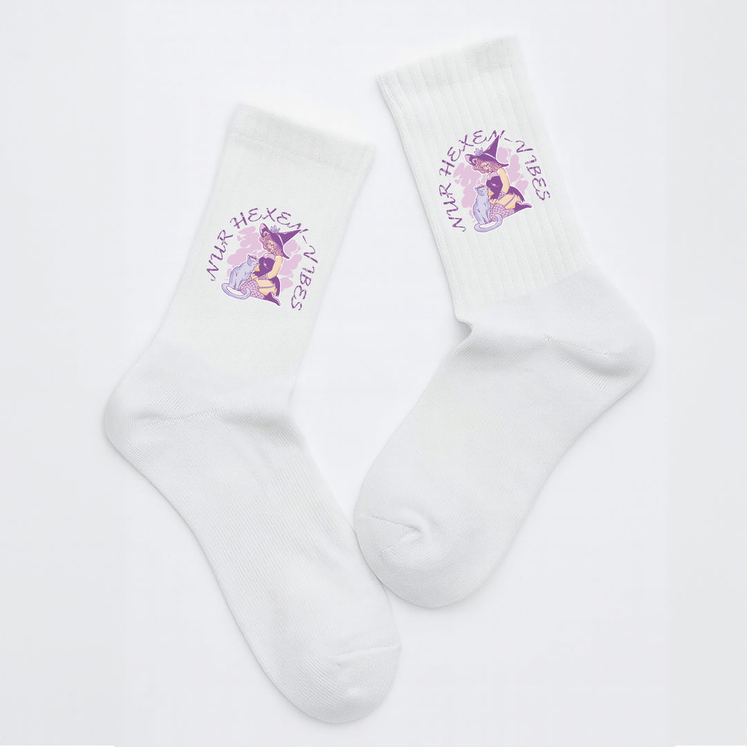 Socken „Hexen Vibe“ – Magische Halloween-Socken | Witchy Fun Socks aus Bio-Baumwolle | Limited Autumn Edition