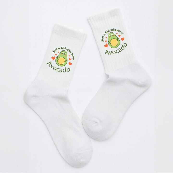 Socken „Just a girl who loves avocado“ – Lustige Avocado-Socken | Cute Fun Socks aus Bio-Baumwolle | Geschenkidee für Frauen