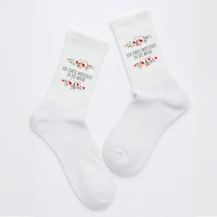 Socken „Ich starte motiviert in die Woche“ – Lustige Spruchsocken | Fun & Work Socks | Geschenk für Morgenmuffel | Made in Europe