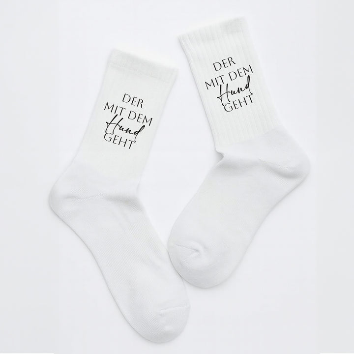 Socken „Der mit dem Hund geht“ – Lustige Hunde-Socken | Geschenk für Hundebesitzer | Fun & Tiermotiv aus Bio-Baumwolle