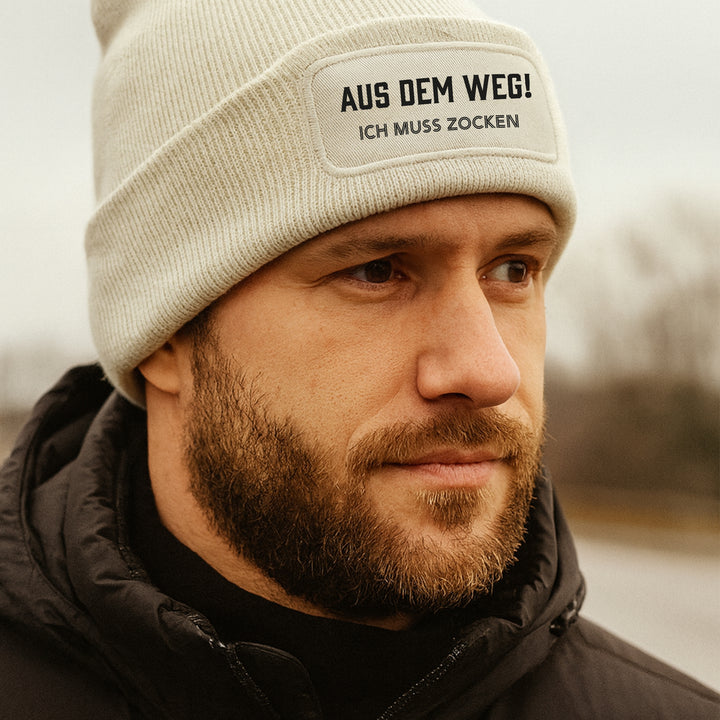 Mütze „Aus dem Weg – ich muss zocken“ | Lustige Beanie für Gamer & Nerds