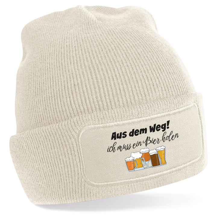 Mütze „Aus dem Weg – ich muss ein Bier holen“ | Lustige Beanie für Bierfans