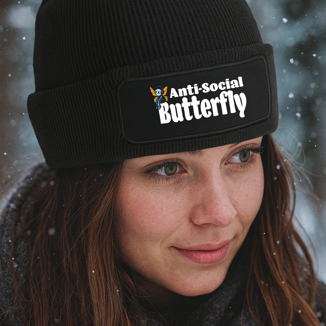 Anti Social Butterfly Mütze – Lustige Beanie mit Spruch | Geschenk für Introvertierte & Humorvolle