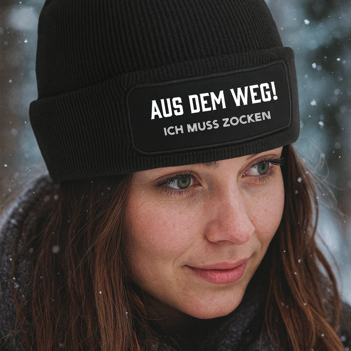 Mütze „Aus dem Weg – ich muss zocken“ | Lustige Beanie für Gamer & Nerds