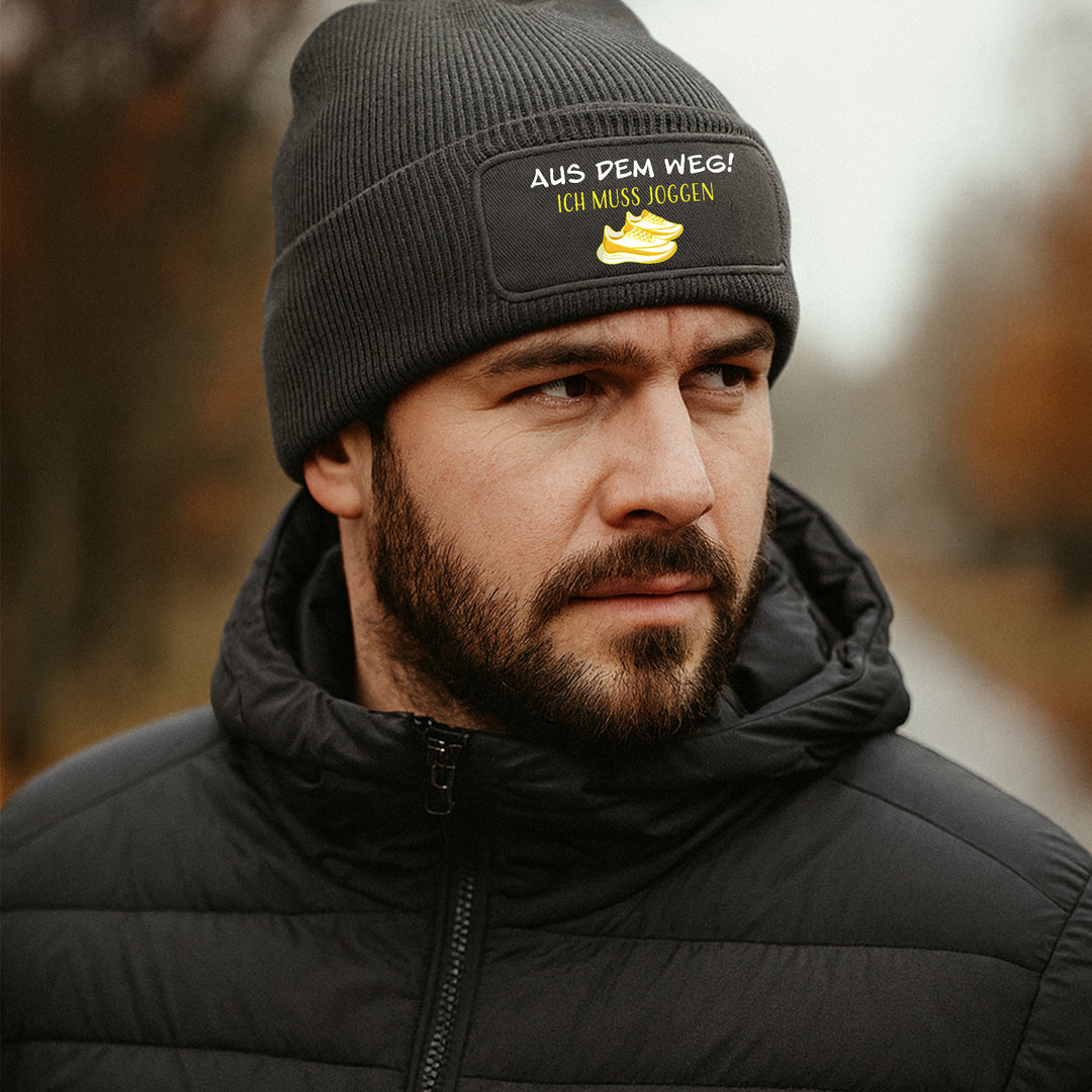 Mütze „Aus dem Weg – ich muss joggen“ | Lustige Beanie für Lauf- & Fitnessfans