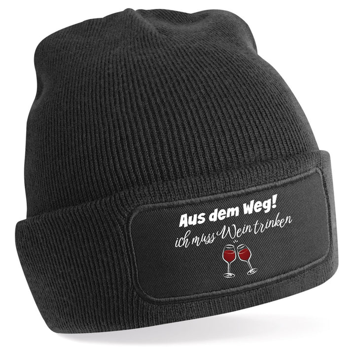 Mütze „Aus dem Weg – ich muss Wein trinken“ | Lustige Beanie für Weinliebhaber