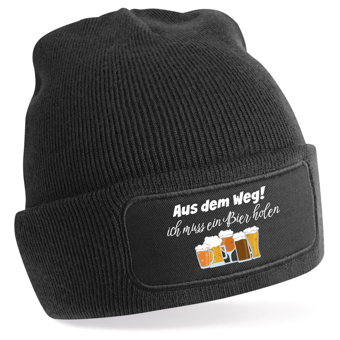 Mütze „Aus dem Weg – ich muss ein Bier holen“ | Lustige Beanie für Bierfans