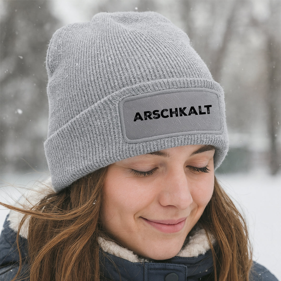 Arschkalt Mütze – Lustige Winter Beanie mit Spruch | Geschenk für Frostbeulen & Humorvolle