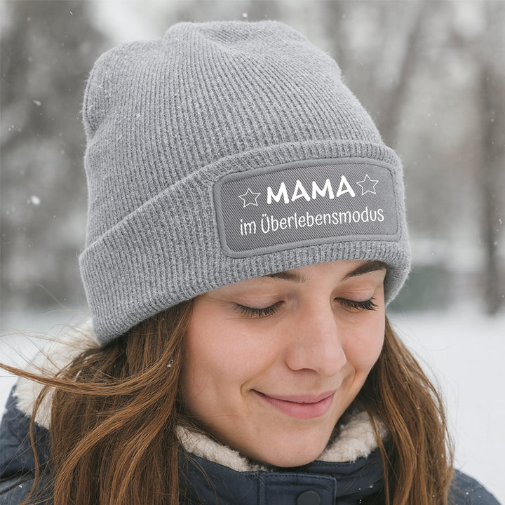 Mütze „Mama im Überlebensmodus“ | Lustige Beanie für Mamas mit Humor