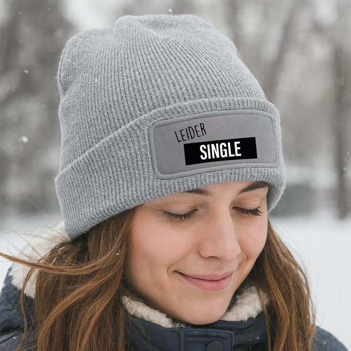 Leider Single Mütze – Lustige Beanie mit Spruch | Geschenk für Singles & Flirt-Fans