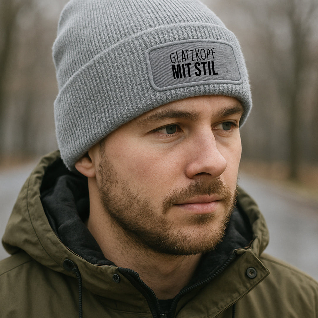 Glatzkopf mit Stil Mütze – Lustige Beanie mit Spruch | Geschenk für Männer mit Glatze & Humor