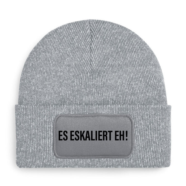 Es eskaliert eh Mütze – Lustige Beanie mit Spruch | Party Mütze & Geschenkidee für Freunde