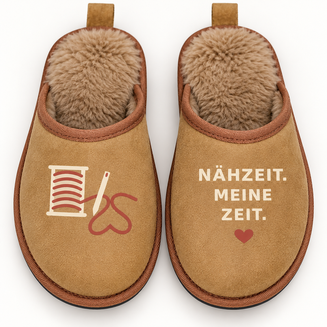 Detailansicht von Nähmotiv, PU-Obermaterial in Veloursoptik und Kunstfellfutter
