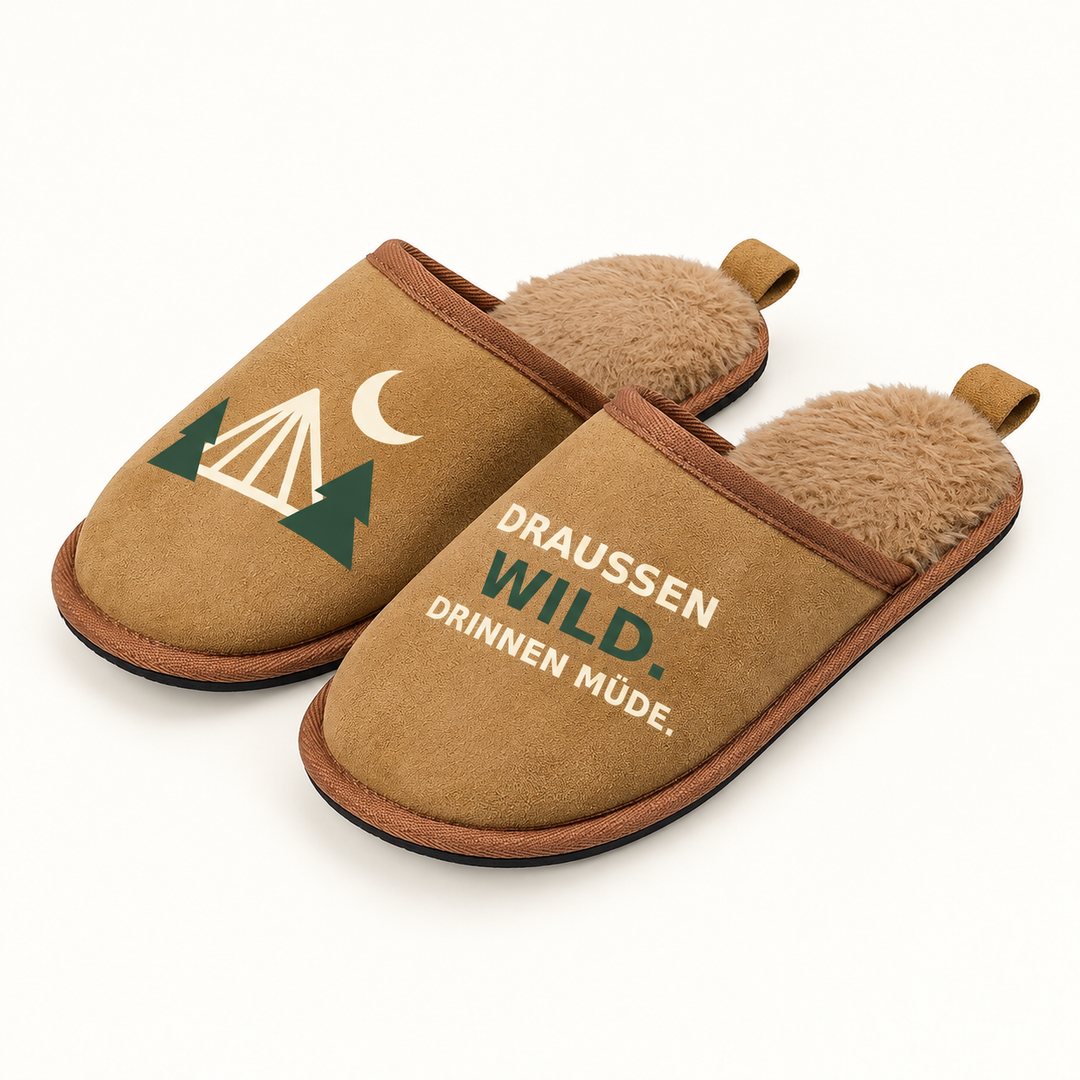 Terra Camping Hausschuhe mit Zeltmotiv aus schrägem Winkel