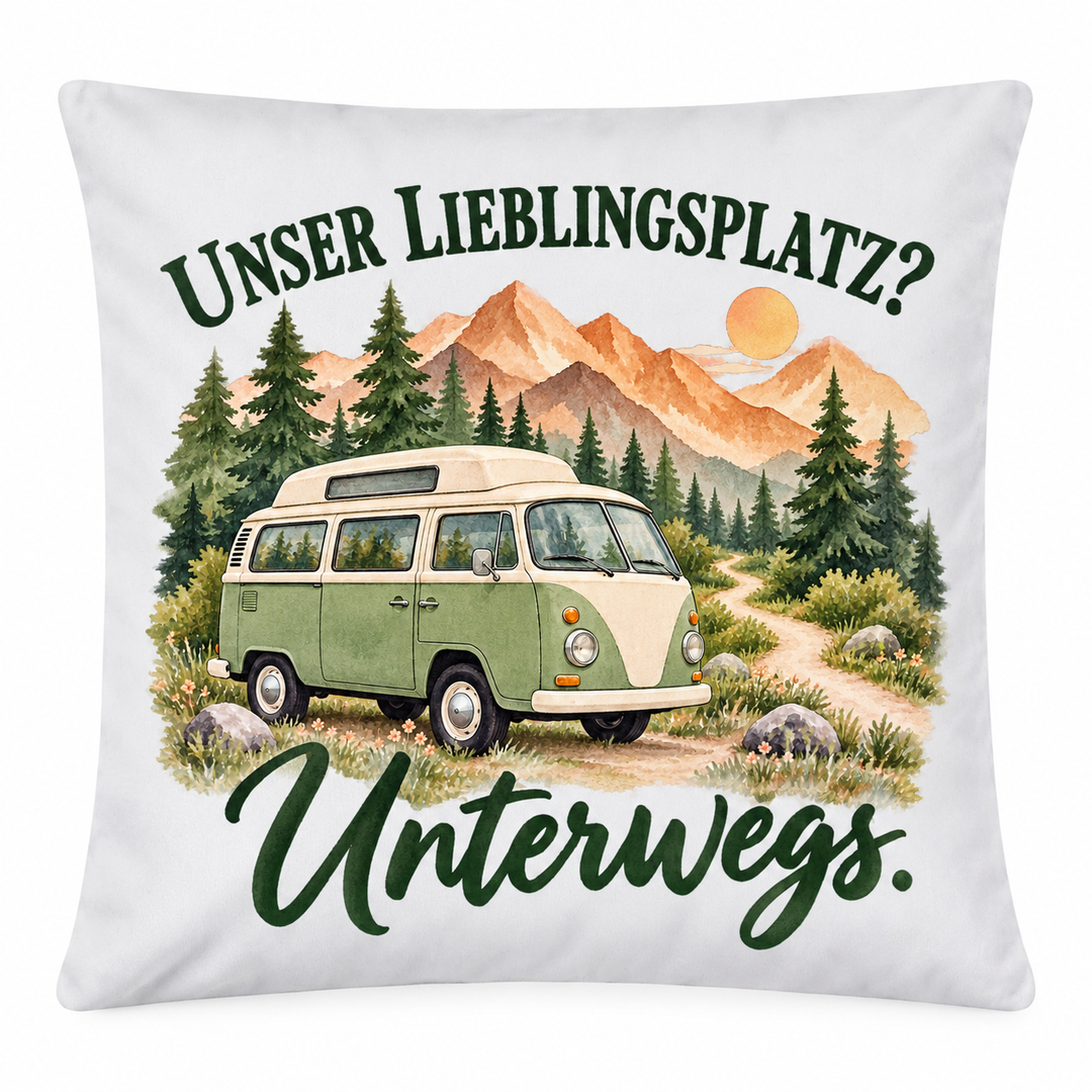 Weißes Camping-Kissen Unser Lieblingsplatz? Unterwegs., 40 x 40 cm mit Füllung – Produktansicht