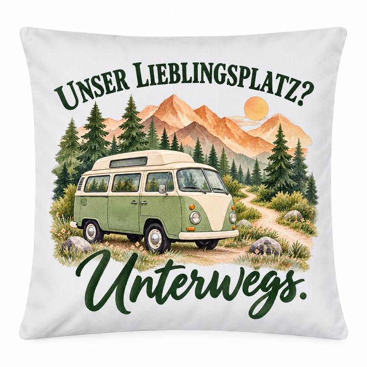 Weißes Camping-Kissen Unser Lieblingsplatz? Unterwegs., 40 x 40 cm mit Füllung – Produktansicht