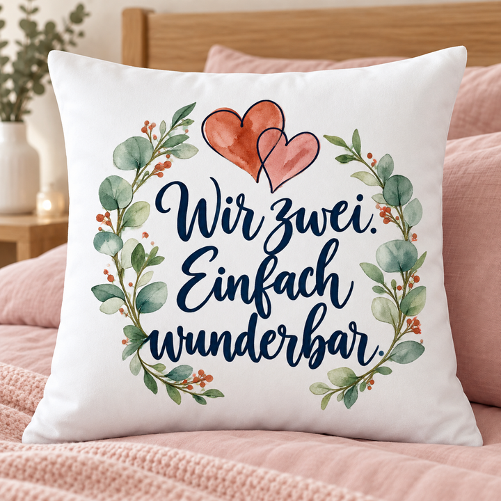 Weißes Liebeskissen Wir zwei. Einfach wunderbar. 40 x 40 cm mit Füllung – im Schlafzimmer