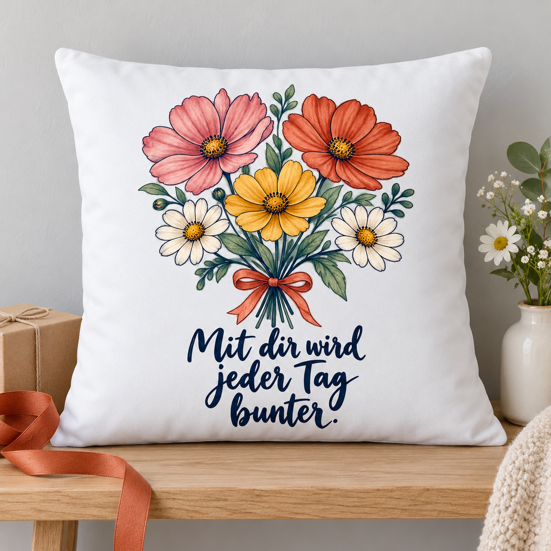 Blumenkissen „Mit dir wird jeder Tag bunter“ neben einer Geschenkbox