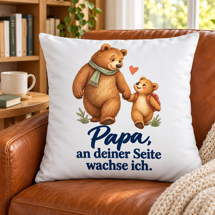 Weißes Papa-Bärenkissen An deiner Seite wachse ich in einem Lesesessel