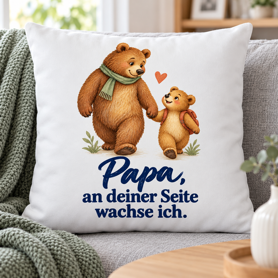 Weißes Papa-Bärenkissen An deiner Seite wachse ich auf einem grauen Sofa