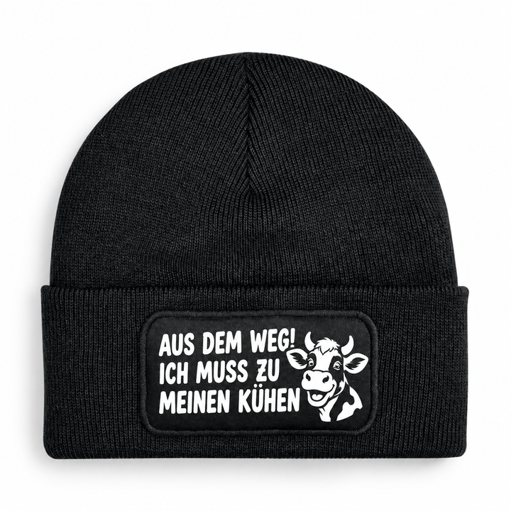 Mütze AUS DEM WEG! ICH MUSS ZU MEINEN KÜHEN – Schwarz
