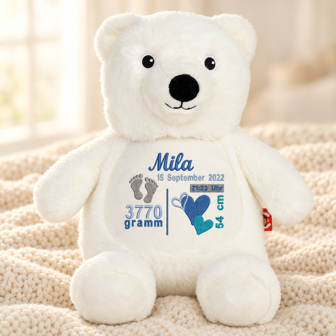 Personalisiertes Kuscheltier Polar Bear mit Name & Geburtsdaten – Beispiel Mila auf cremefarbener Decke