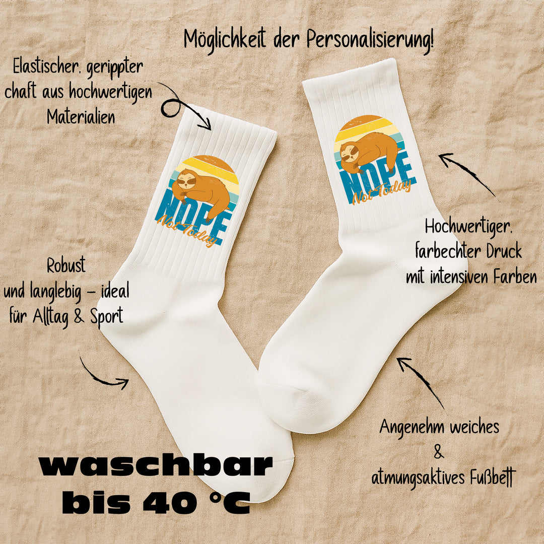 Socken „Nope. Not today.“ – Lustige Spruchsocken | Lazy & Chill Socks aus Bio-Baumwolle | Geschenkidee mit Humor | Made in Europe