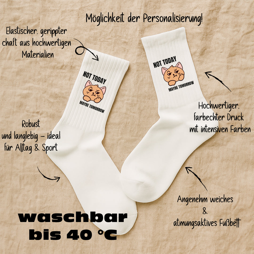 Socken „Not today, maybe tomorrow“ – Lustige Spruchsocken | Lazy & Chill Socks aus Bio-Baumwolle | Geschenkidee für Morgenmuffel