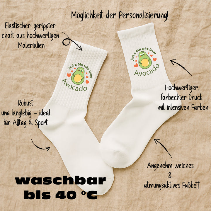 Socken „Just a girl who loves avocado“ – Lustige Avocado-Socken | Cute Fun Socks aus Bio-Baumwolle | Geschenkidee für Frauen