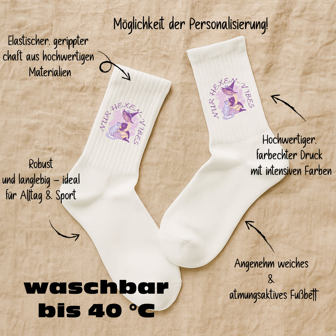 Socken „Hexen Vibe“ – Magische Halloween-Socken | Witchy Fun Socks aus Bio-Baumwolle | Limited Autumn Edition