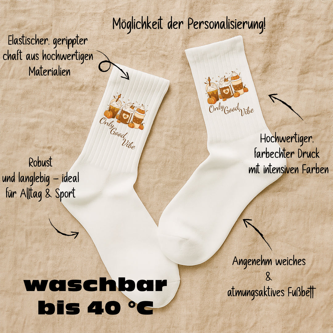 Socken „Only Good Vibe“ – Positive Vibes & Fun Socks | Gute-Laune-Socken aus Bio-Baumwolle | Made in Europe
