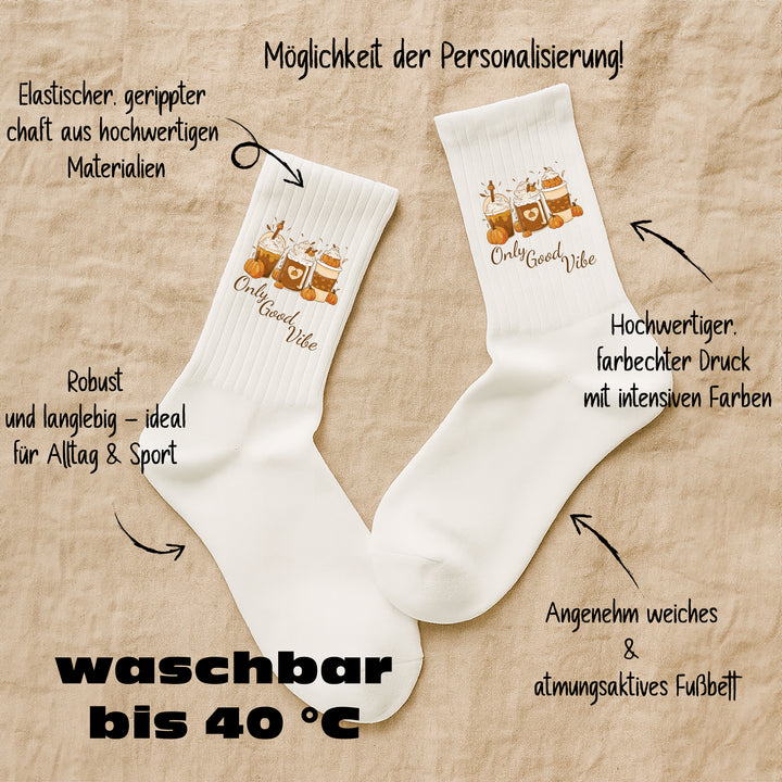 Socken „Only Good Vibe“ – Positive Vibes & Fun Socks | Gute-Laune-Socken aus Bio-Baumwolle | Made in Europe