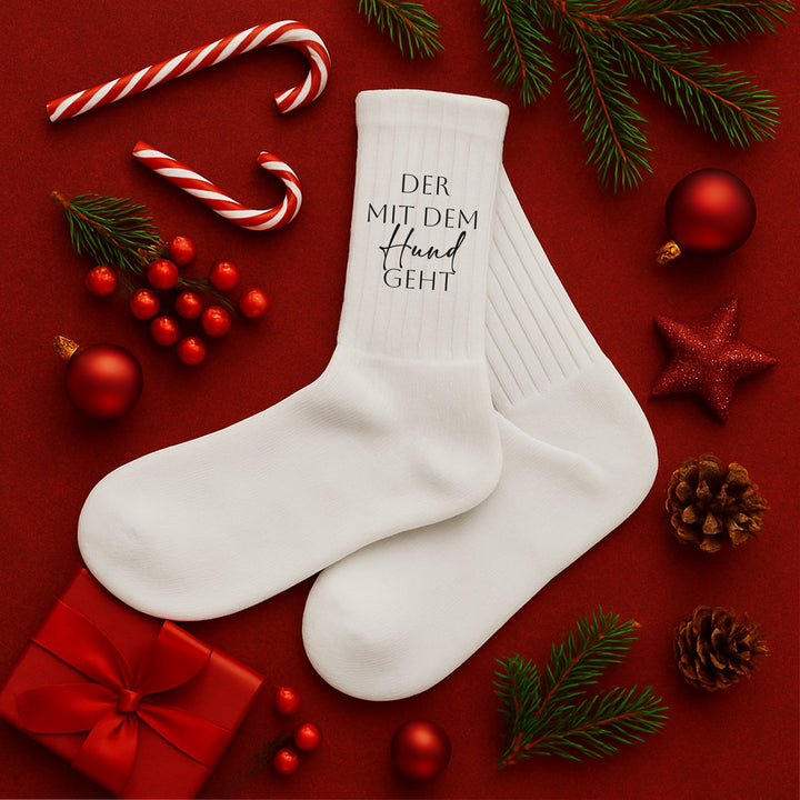 Socken „Der mit dem Hund geht“ – Lustige Hunde-Socken | Geschenk für Hundebesitzer | Fun & Tiermotiv aus Bio-Baumwolle