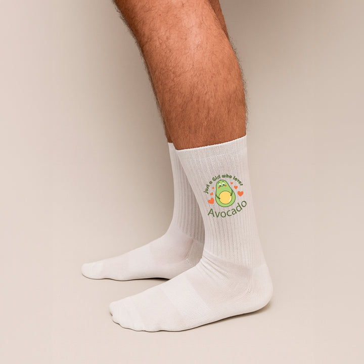 Socken „Just a girl who loves avocado“ – Lustige Avocado-Socken | Cute Fun Socks aus Bio-Baumwolle | Geschenkidee für Frauen