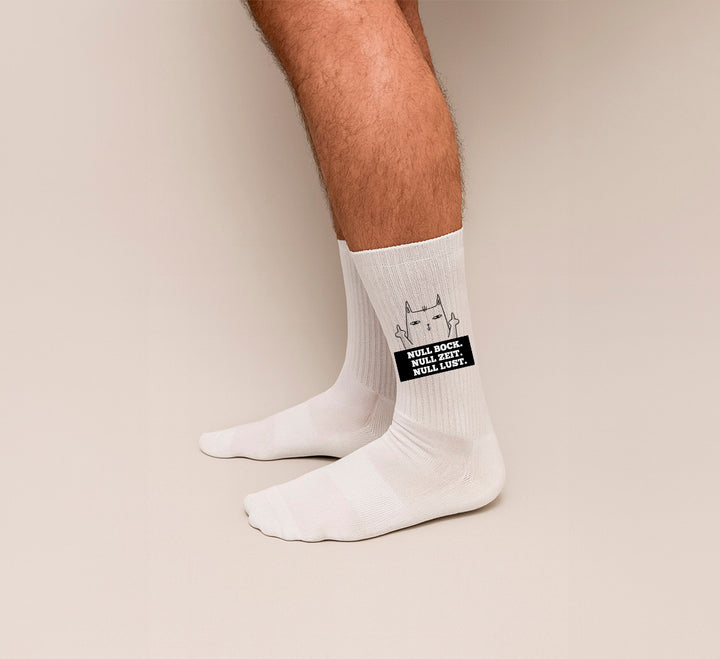 Socken „Null Bock. Null Zeit. Null Lust.“ – Lustige Spruchsocken | Fun & Lazy Socks aus Bio-Baumwolle | Geschenkidee mit Humor | Made in Europe