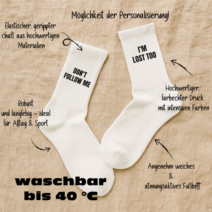 Socken „Don’t follow me, I’m lost too“ – Lustige Spruchsocken | Geschenk für Chaoten & Freigeister | Funny Socks aus Bio-Baumwolle