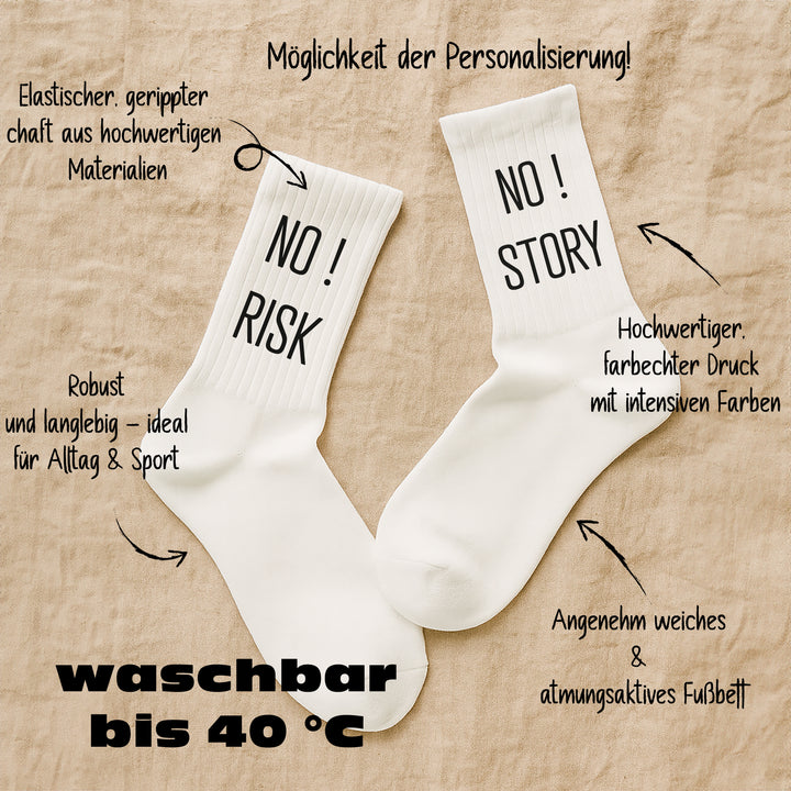 Socken „No Risk! No Story!“ – Motivationssocken | Statement Fun Socks aus Bio-Baumwolle | Geschenkidee mit Power | Made in Europe
