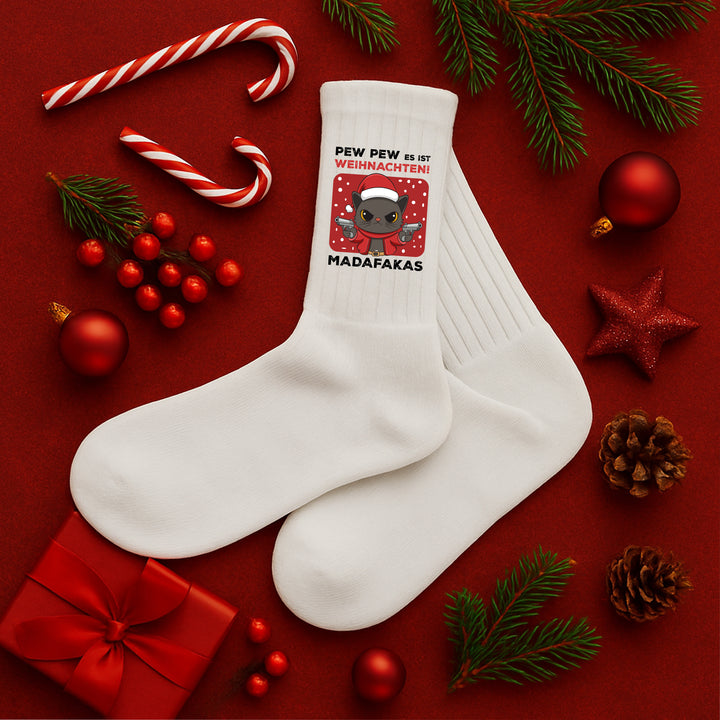 Socken „Pew Pew – Es ist Weihnachten!“ – Lustige Weihnachtssocken | Christmas Fun Socks | Made in Europe
