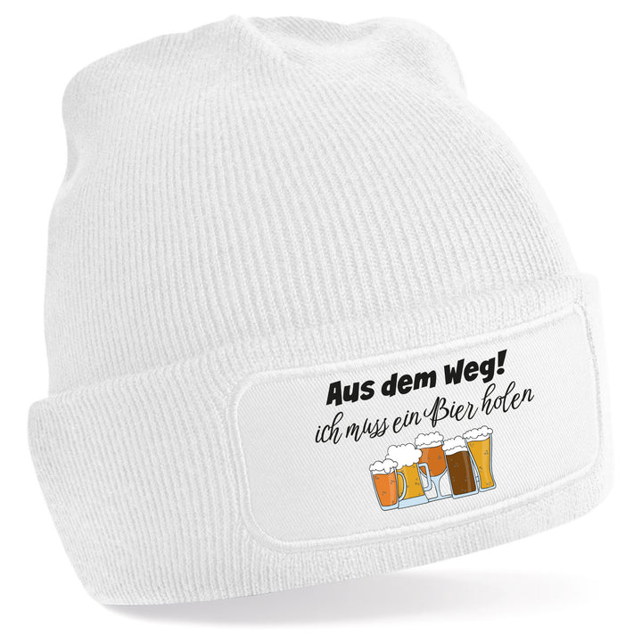 Mütze „Aus dem Weg – ich muss ein Bier holen“ | Lustige Beanie für Bierfans